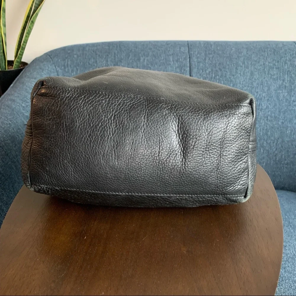 GAP Black Leather Mid-sized Crossbody Bag - Picture 8 of 9